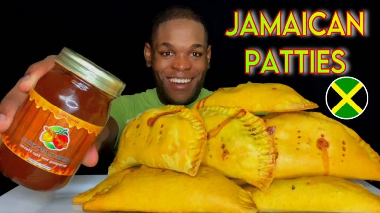 AUTHENTIC JAMAICAN FOOD MUKBANG | JAMAICAN JERK CHICKEN PATTIES | SAUCE DACKTA JERK SAUCE