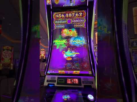 Getting the Triple Pop for a handpay on misery of the lamp at Venetian palazzo Las Vegas!