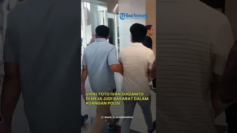 VIRAL Foto Ivan Sugiamto di Meja Judi Bakarat dalam Ruangan Polisi, Warganet Dibuat Penasaran