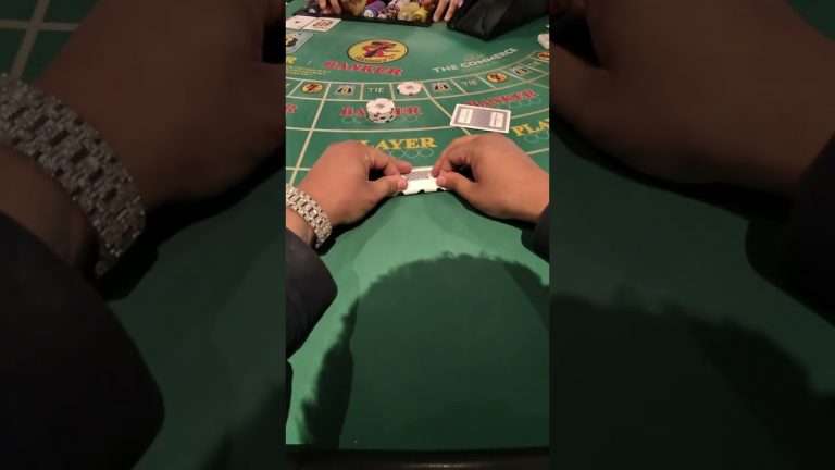 HOW TO BEND CARDS IN THIS CASINO GAME #baccarat #gambling #casino #comedy #baccaratsystem